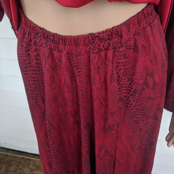 Red Reptile Print Blouse and Skirt Set Isadora M - Picture 9 of 12